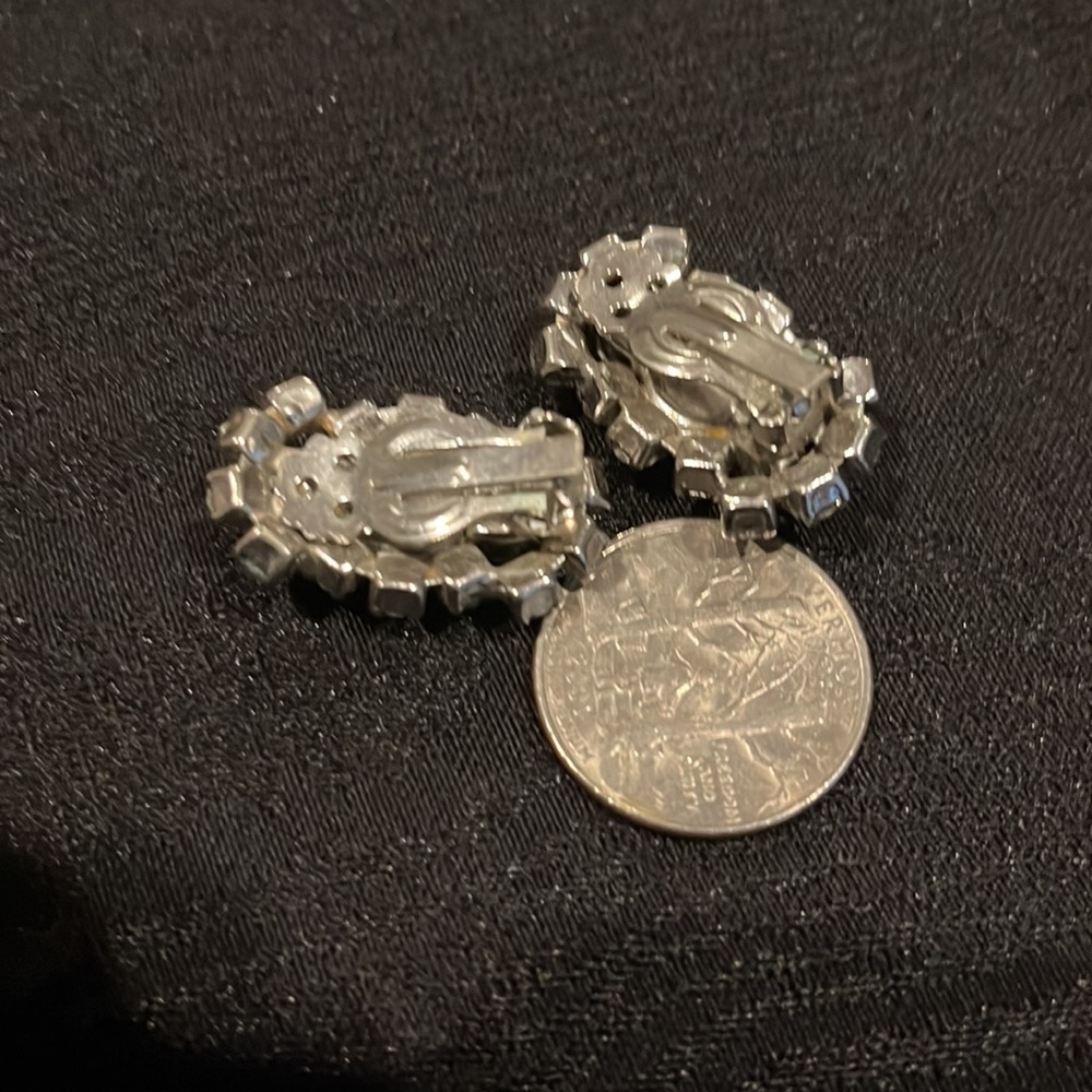 ❌sold show❌Beautiful vintage Clip on rhinestone earrings - Picture 3 of 4